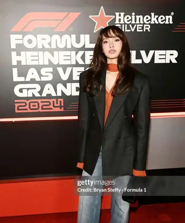 27岁Lisa拉斯维加斯欧美风穿搭高级感_欧美女明星时尚_欧美风穿搭高级感日常应用