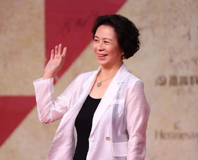 医美网红脸_影视剧女兵形象_当过兵的女明星